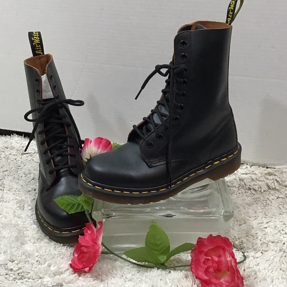 Dr. Martens Black leather 1490 made in England moto boots 6